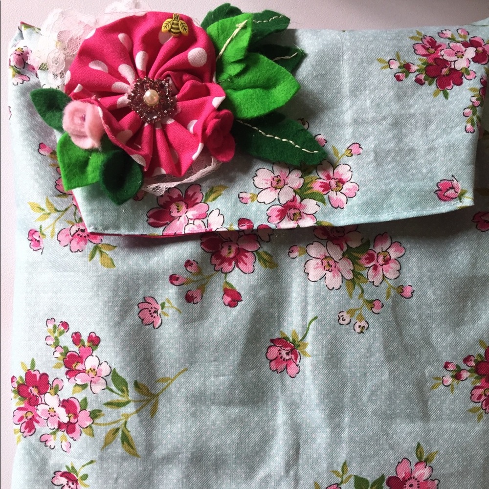 Essential oil carrying bag